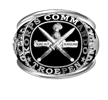 Honor Ring Nunc Aut Nunquam bovenzijde