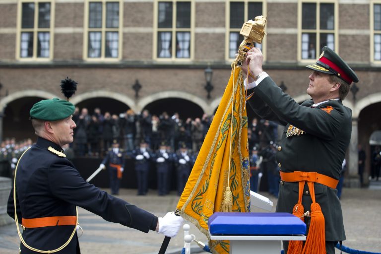 uitreikingg MWO aan het KCT vaandel