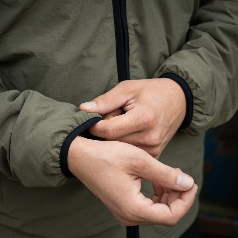 Reversible Sherpa Softshell Jas Coyote/Ranger groen sluiting van de mouw