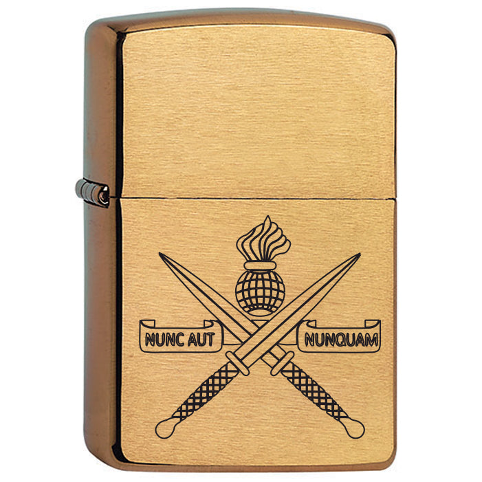 Zippo Regular aansteker goudkleur met korpslogo