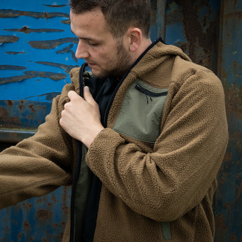 Reversible Sherpa Softshell Jas Coyote/Ranger groen met model