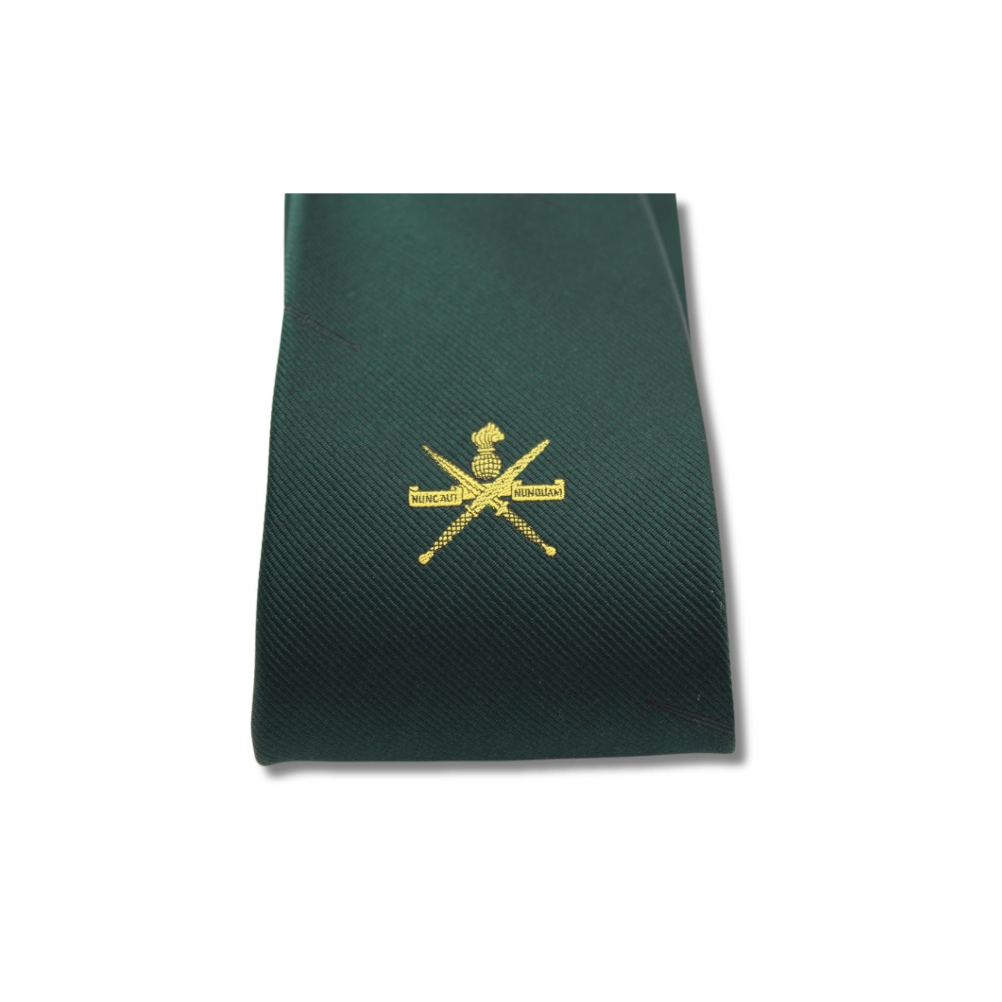 KCT groene stropdas met gewoven korpslogo ingezoomd